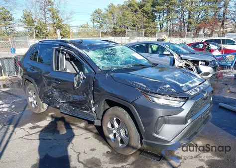 2025 Toyota Rav4 Xle z USA, uszkodzony, nr VIN 2T3P1RFVXSW611459